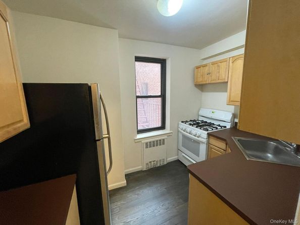 100-11 67th Road 4, Forest Hills NY 11375