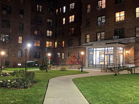 100-11 67th Road 4, Forest Hills NY 11375