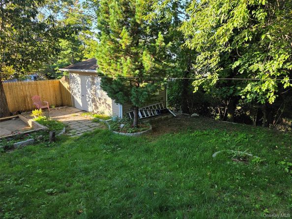 51 Aloma Road, Rocky Point NY 11778