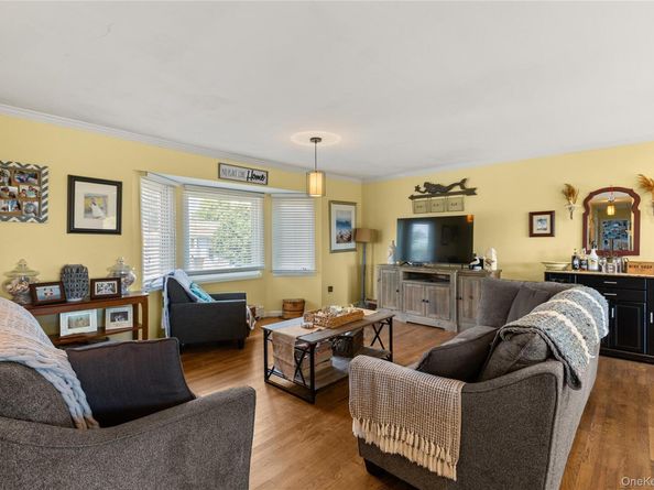 116 Cross Road, Oakdale NY 11769