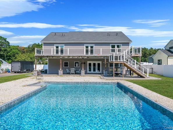 48 Walnut Street, Coram NY 11727