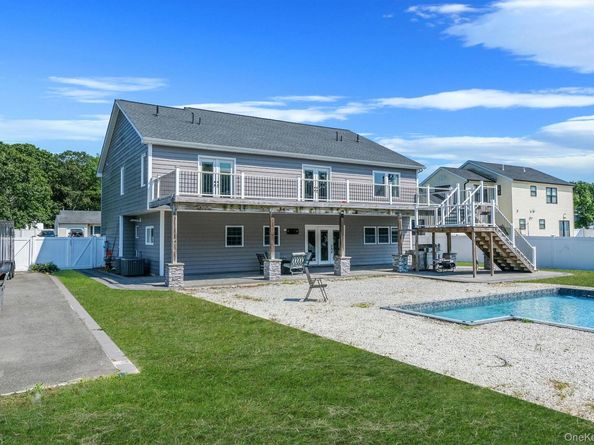 48 Walnut Street, Coram NY 11727