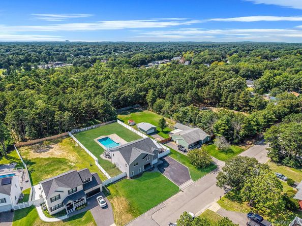48 Walnut Street, Coram NY 11727