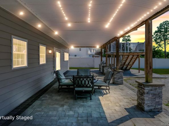 48 Walnut Street, Coram NY 11727