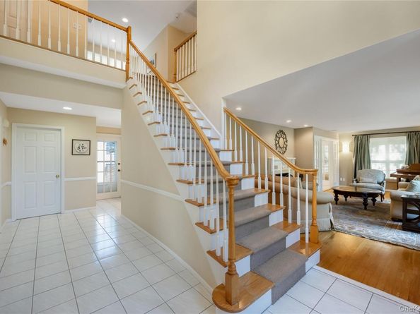 17 Yoakum Street, Farmingdale NY 11735