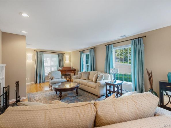 17 Yoakum Street, Farmingdale NY 11735
