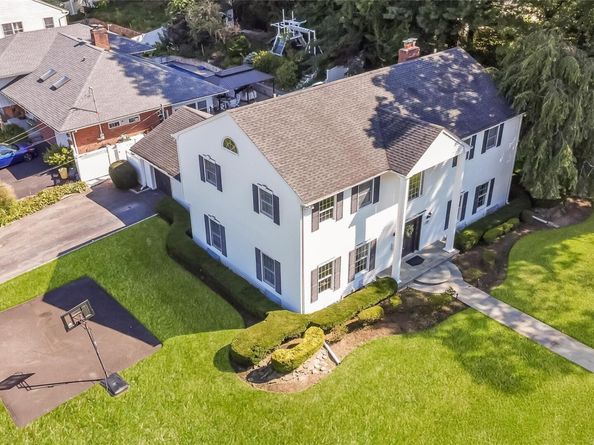 17 Yoakum Street, Farmingdale NY 11735