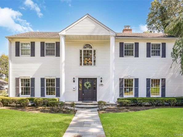 17 Yoakum Street, Farmingdale NY 11735