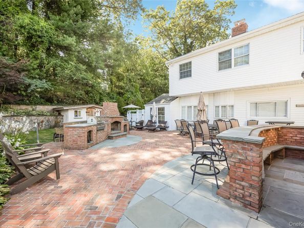 17 Yoakum Street, Farmingdale NY 11735