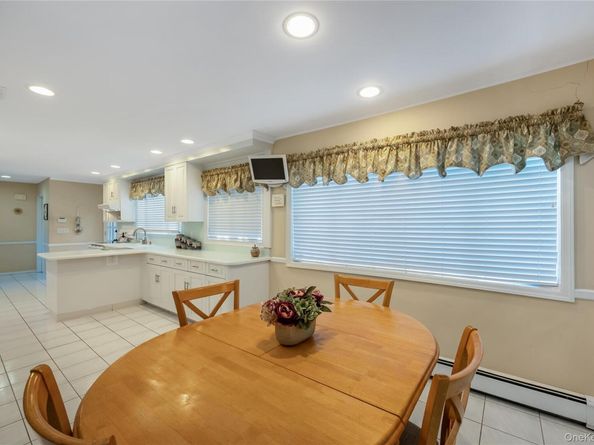 17 Yoakum Street, Farmingdale NY 11735