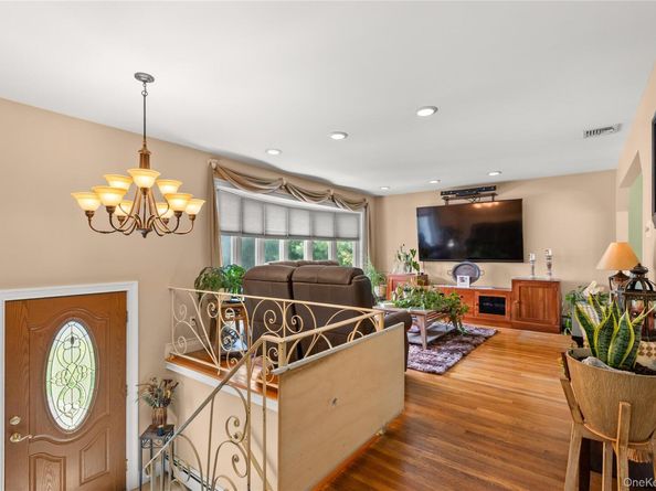 43 Tracy Lane, East Islip NY 11730