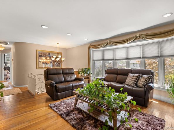 43 Tracy Lane, East Islip NY 11730