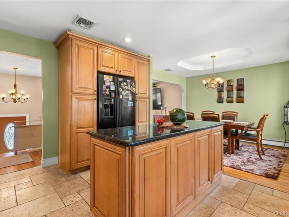 43 Tracy Lane, East Islip NY 11730