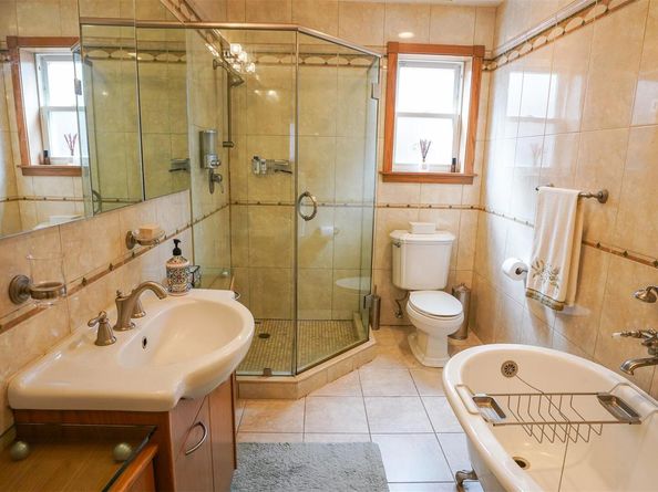 16627 25th Avenue, Whitestone NY 11357