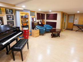 16627 25th Avenue, Whitestone NY 11357