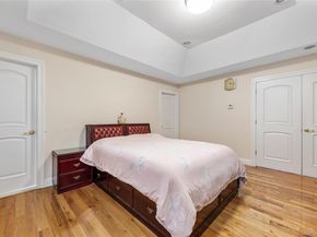 11 Manor Avenue, Roslyn Heights NY 11577