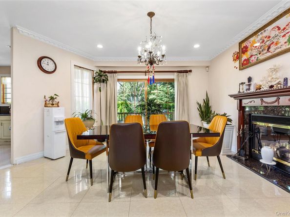 11 Manor Avenue, Roslyn Heights NY 11577