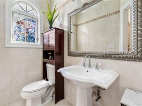 11 Manor Avenue, Roslyn Heights NY 11577