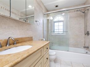 11 Manor Avenue, Roslyn Heights NY 11577