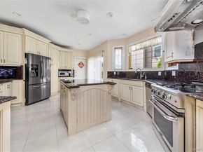 11 Manor Avenue, Roslyn Heights NY 11577