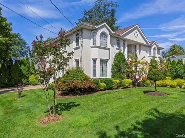 11 Manor Avenue, Roslyn Heights NY 11577