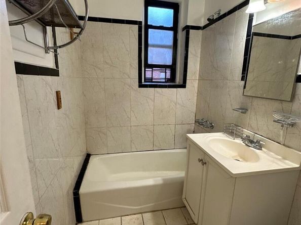 62-64 Saunders Street D2, Rego Park NY 11374