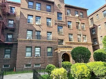 62-64 Saunders Street