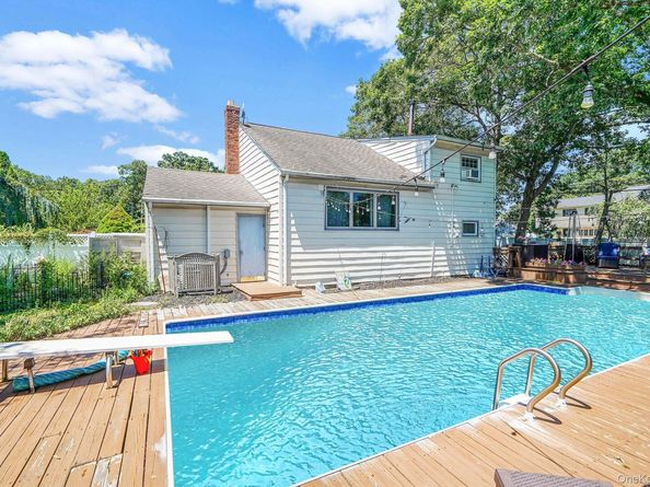20 Revere Circle, Port Jefferson Station NY 11776