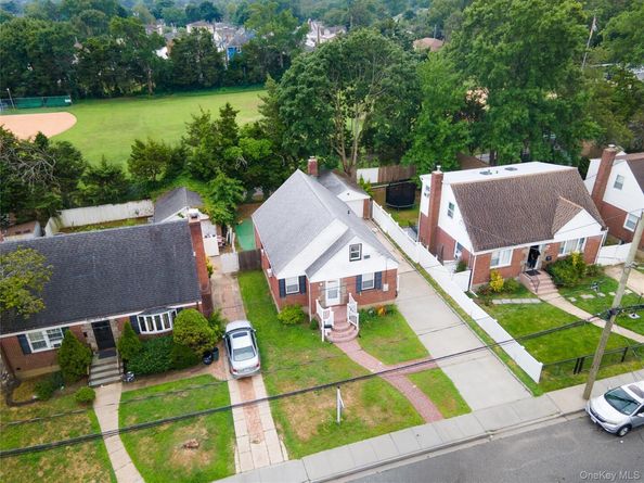 588 Newton Avenue, Uniondale NY 11553