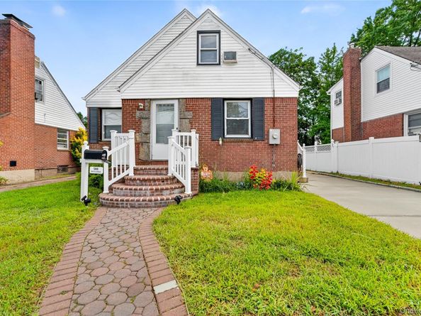 588 Newton Avenue, Uniondale NY 11553