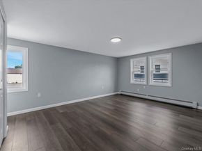 6 E Barclay Street, Hicksville NY 11801