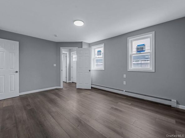 6 E Barclay Street, Hicksville NY 11801