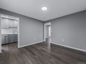 6 E Barclay Street, Hicksville NY 11801