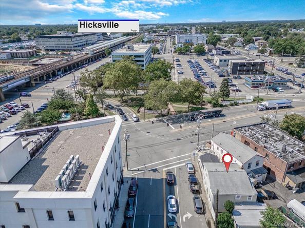 6 E Barclay Street, Hicksville NY 11801