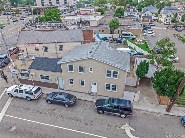 6 E Barclay Street, Hicksville NY 11801
