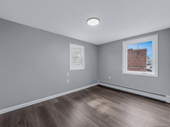 6 E Barclay Street, Hicksville NY 11801