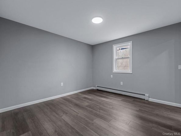 6 E Barclay Street, Hicksville NY 11801