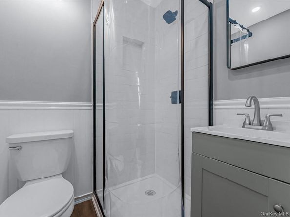 6 E Barclay Street, Hicksville NY 11801