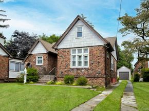 86 N Bayview Avenue, Freeport NY 11520