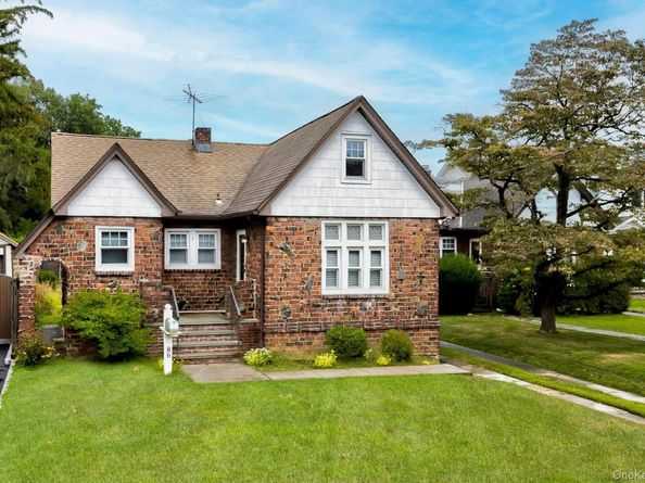 86 N Bayview Avenue, Freeport NY 11520