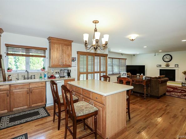 27 Dale Drive, Farmingdale NY 11735