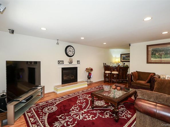 27 Dale Drive, Farmingdale NY 11735