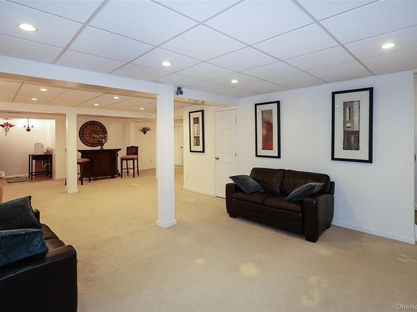 27 Dale Drive, Farmingdale NY 11735