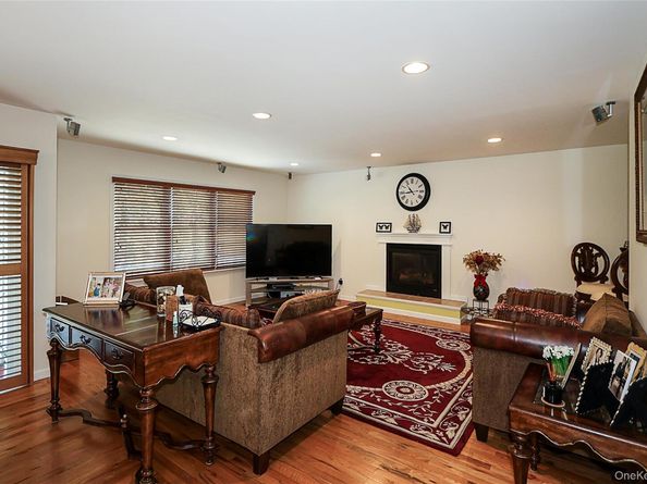 27 Dale Drive, Farmingdale NY 11735