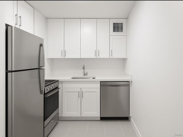 17-85 215th Street 5B, Bayside NY 11360