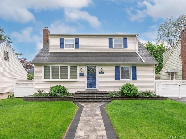 114 Dorset Avenue, Albertson NY 11507