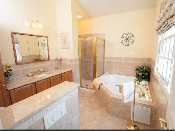 131 Emilys Way, East Setauket NY 11733