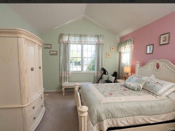 131 Emilys Way, East Setauket NY 11733