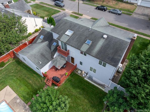 27 Beverly Road, Farmingdale NY 11735