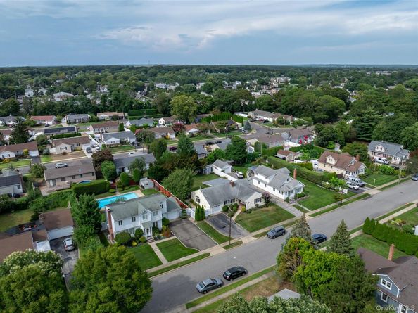 27 Beverly Road, Farmingdale NY 11735